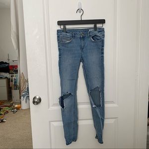 CLEAROUT‼️ zara ripped skinny jeans